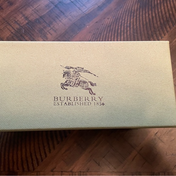 Burberry Sunglasses - Picture 5 of 5